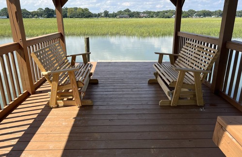 Charleston Apartment | Enjoy Folly Beach Riverfront Retreat with Kayaks & Bikes!