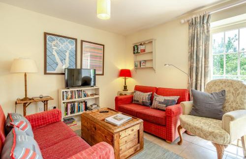East Dean and Friston House | Discover Folly Cottage: Pet-Friendly with Amazing Breakfast