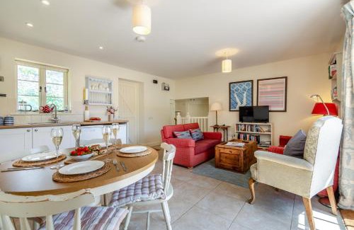 East Dean and Friston House | Discover Folly Cottage: Pet-Friendly with Amazing Breakfast