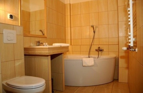 Mszana Dolna Hotel | Indulge at Folwark Stara Winiarnia with Spa & Dining