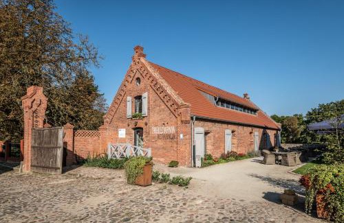 Wasowo House | Welcoming Folwark Wąsowo: Family-Friendly Retreat with Hot Tub