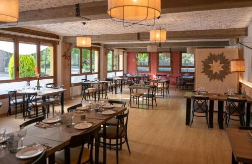 Baro Hotel | Cozy Fonda Farré: Family-Friendly with Restaurant & Breakfast