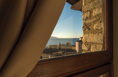 Gargnano House | Experience Fondo la Campagnola: Oceanfront Pool Retreat
