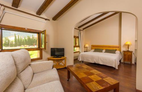 Beceite Hotel | Discover Font del Pas: Guest Rated 9.2 with Pool & Dining