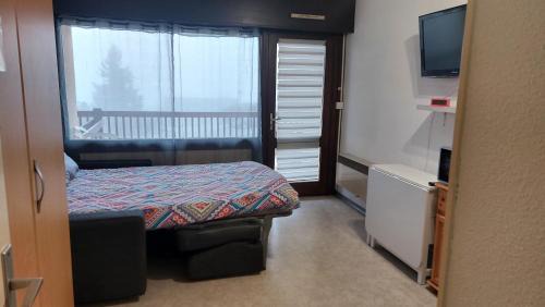 Font-Romeu-Odeillo-Via Apartment | Family-Friendly Studio Cabin in Font-Romeu with Terrace