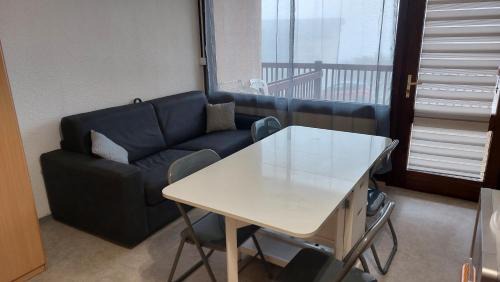 Font-Romeu-Odeillo-Via Apartment | Family-Friendly Studio Cabin in Font-Romeu with Terrace
