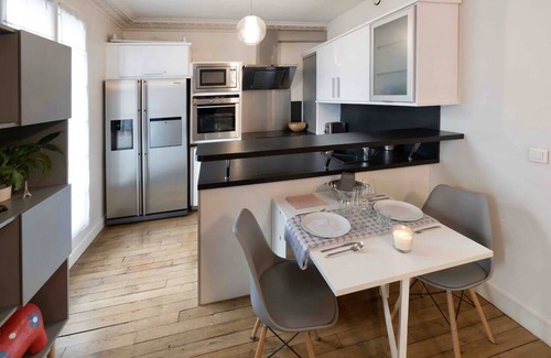 Le Kremlin-Bicetre House | Fontainebleau: Family-Friendly Retreat Near Paris Metro