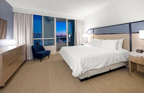 Mid Beach Apartment | Ocean View Comfort at Fontainebleau Hotel - 4 Star Experience
