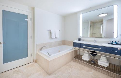 Mid Beach Apartment | Ocean View Comfort at Fontainebleau Hotel - 4 Star Experience