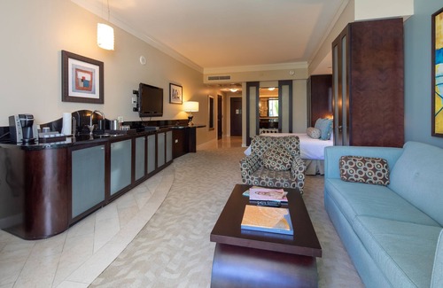 Seybold House | Experience Oceanfront Luxury at Fontainebleau Sorrento Tower