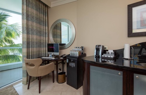 Seybold House | Experience Oceanfront Luxury at Fontainebleau Sorrento Tower