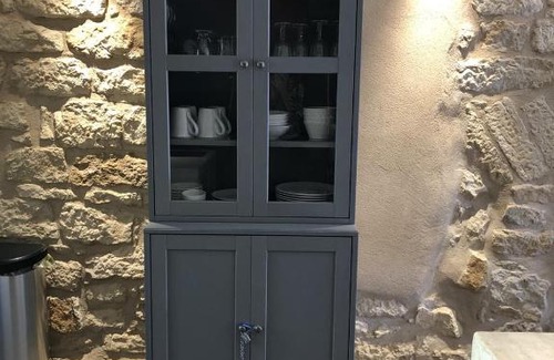 Sarlat-la-Caneda Historic Center Apartment | Elegant Retreat at Fontaines de lÁbbaye with Accessibility