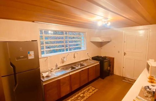 Vila Inglesa House | Pet-Friendly Stay at Fontana, Centro Capivari - 9/10 Rated