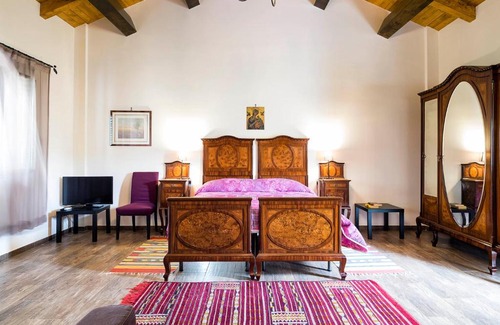 Santa Maria di Licodia Apartment | Discover Fontana del Cherubino with Oceanfront Views