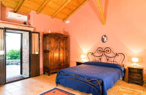Santa Maria di Licodia Apartment | Discover Fontana del Cherubino with Oceanfront Views