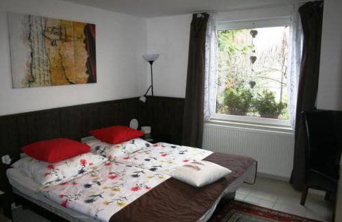 Tat House | Fontana Vendégház: Guest Rated 9.4 with Family-Friendly Amenities