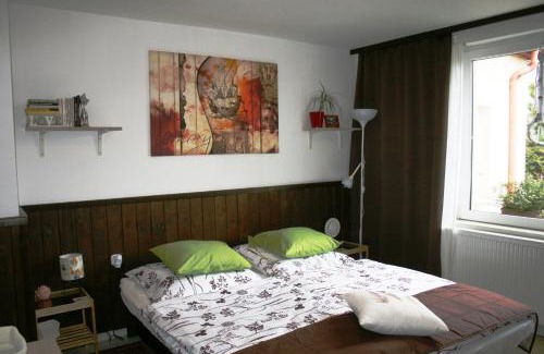 Tat House | Fontana Vendégház: Guest Rated 9.4 with Family-Friendly Amenities
