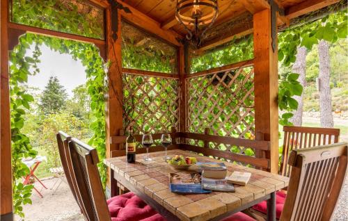 San Giustino House | Inviting Fontanile: Pet-Friendly Oasis with Pool Access