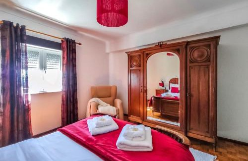 Belmonte Apartment | Beautiful Fonte da Rosa Guest House with Ocean Views