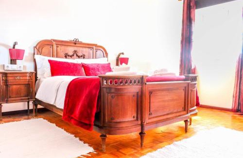 Belmonte Apartment | Beautiful Fonte da Rosa Guest House with Ocean Views