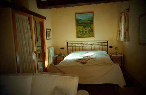 Montegabbione Bed & Breakfast | Relax at Fonte Magia: Pool, Kitchen & Family-Friendly Fun