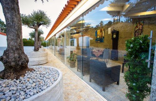 Casteloes Hotel | Relax at Fonte Velha: Oceanfront Pool & Family-Friendly Stay