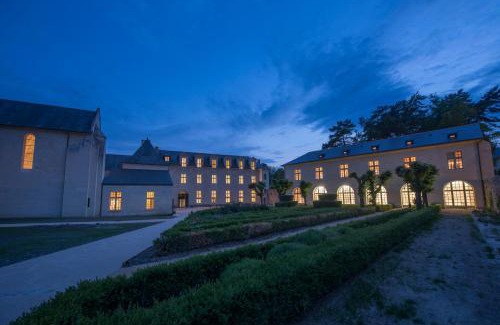 Fontevraud-l'Abbaye Hotel | Discover Fontevraud L'Ermitage: Oceanfront & Top-Rated Stay