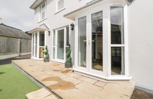 Torquay House | Fonthill: Pet-Friendly Retreat with Perfect 10 Rating!