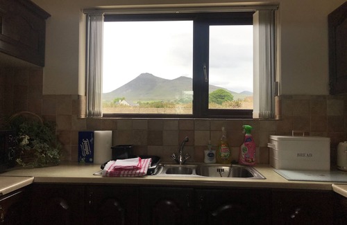 Annalong Cottage | Cozy 2-Bed Cottage with Breakfast at Mournes' Foot