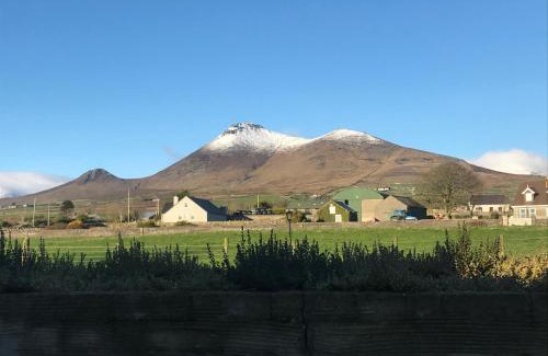 Annalong House | Cozy 2-Bed Cottage at the Foot of the Mournes - Ideal for Families
