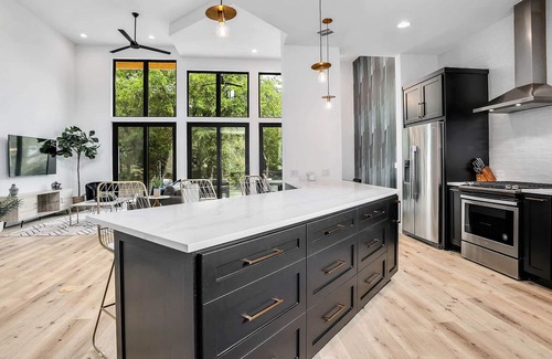 Riverside House | Elegant Yard Retreat with Pool & Patios - Near Downtown