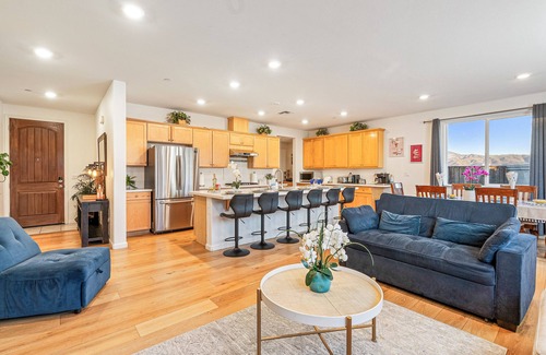 Salinas House | Impressive Home for 16 with Cozy Fire Pit & Gazebo
