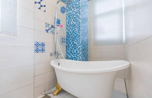 Dongshan Bed & Breakfast | Discover Footprint Garden B&B: Family Friendly with Breakfast