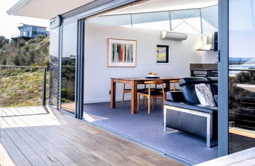 Coles Bay House | Tranquil Oceanfront Haven: Footprints 1, Guest Rated 9/10