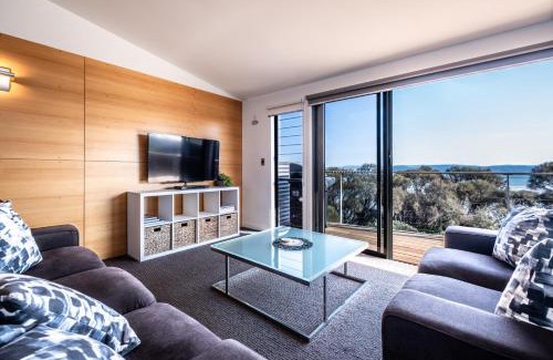 Coles Bay House | Experience Footprints 2: Oceanfront Retreat with Top Ratings