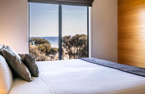 Coles Bay House | Experience Footprints 2: Oceanfront Retreat with Top Ratings