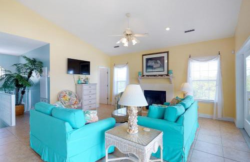 East End House | Experience Footprints In The Sand: Family-Friendly Retreat