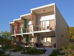 Preston Beach Resort | Relax at Footprints Preston Beach with Oceanfront Views