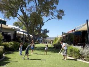 Preston Beach Resort | Relax at Footprints Preston Beach with Oceanfront Views