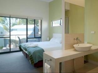 Preston Beach Resort | Relax at Footprints Preston Beach with Oceanfront Views