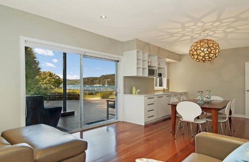 Pretty Beach Central Coast House | Steps from the Bay - Family-Friendly with Kitchen & Wifi