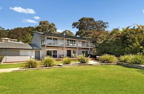 Pretty Beach Central Coast House | Steps from the Bay - Family-Friendly with Kitchen & Wifi