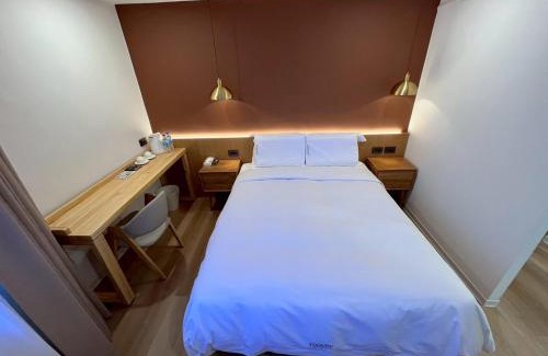 North District Hotel | Affordable Kiwi Express Hotel - Zhongqing with Family Amenities