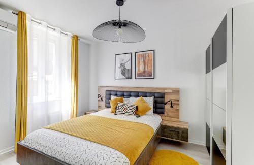 Montlucon Apartment | Urban Retreat with Terrace & Air Conditioning - Rated 9.6