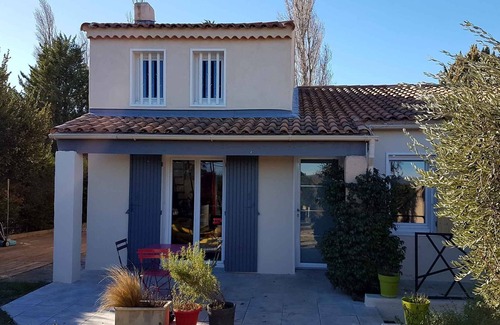 Trets House | Unwind in Comfort Near the Holy Victory with Pool Access