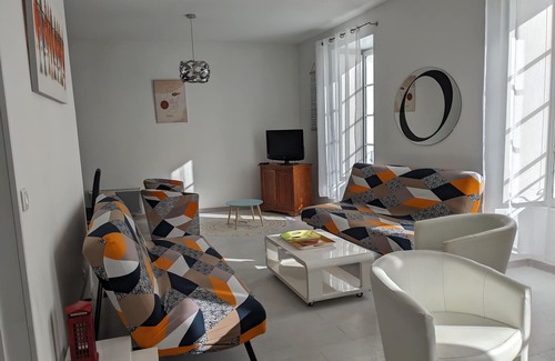 Les Sables d'Olonne Apartment | Family-Friendly Beach Retreat with Oceanfront Amenities