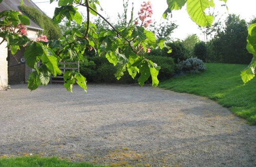 Grandcamp-Maisy Apartment | Charming Getaway with Pool, Kitchen & Pet-Friendly Comfort