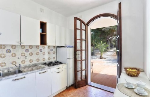 Madonna delle Grazie Apartment | Relaxing Days by the Sea at Villa Artistica Apartment 1