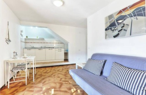 Madonna delle Grazie Apartment | Relaxing Coastal Retreat at Villa Artistica - Apartment 4
