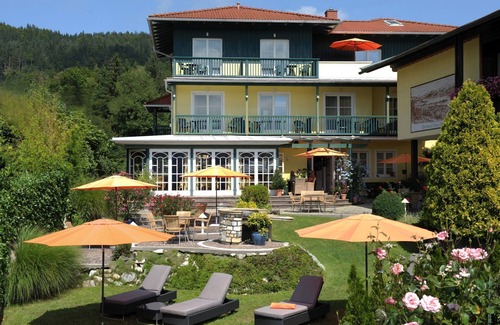 Poertschach am Woerthersee Apartment | Cozy SEEVERLIEBTE Apartment with Beach Access & Scenic Views
